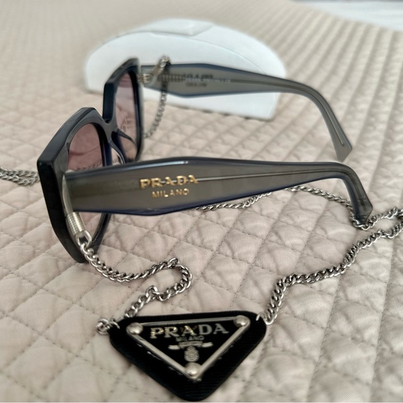Prada Sunglasses grey acetate with chain, full box. Very good condition - Picture 5 of 5